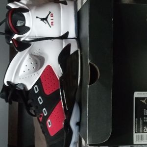 Jordan shoes 9.5 (6-17-23)